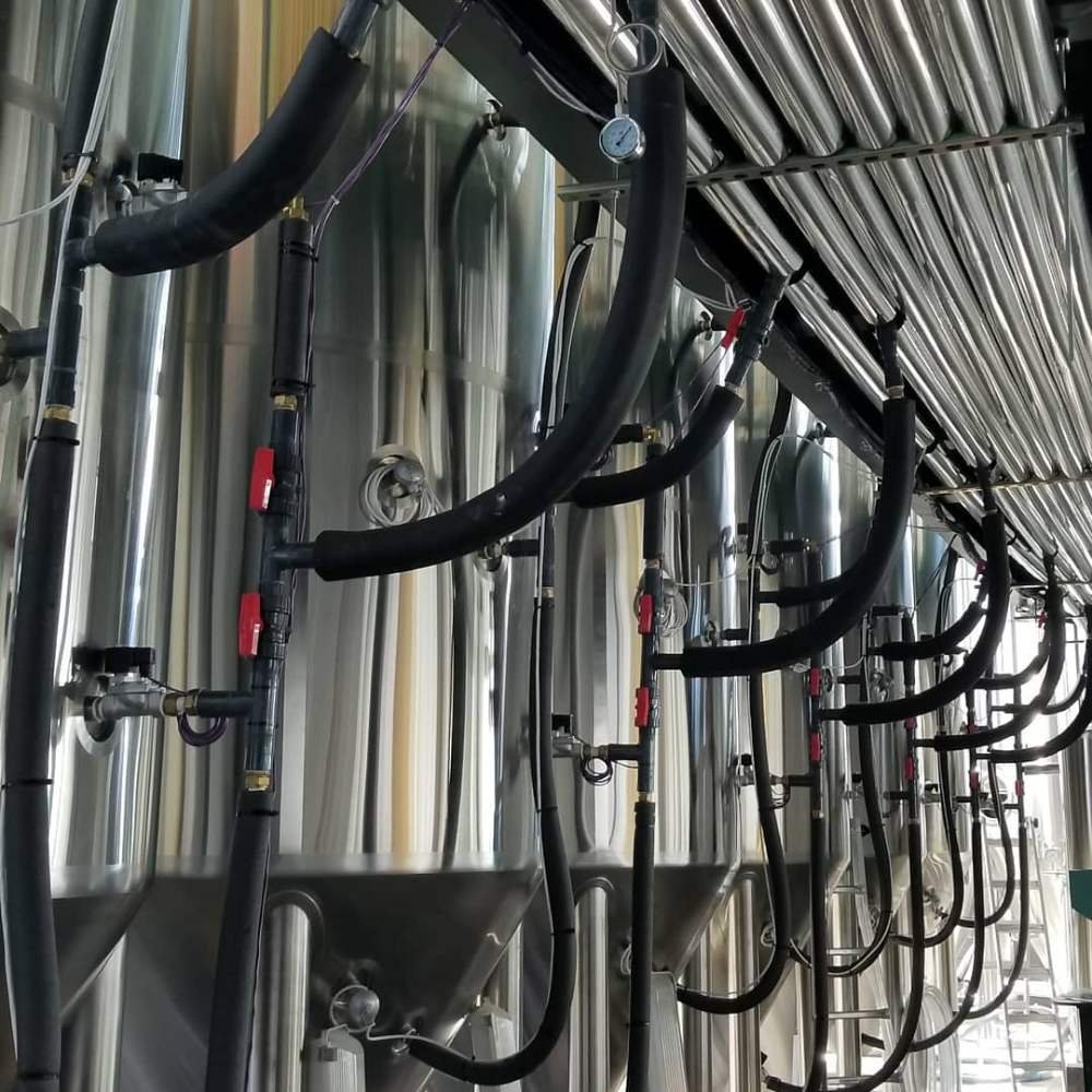 How does the glycol cooling system adjust the fermentation temperature in brewery equipment?